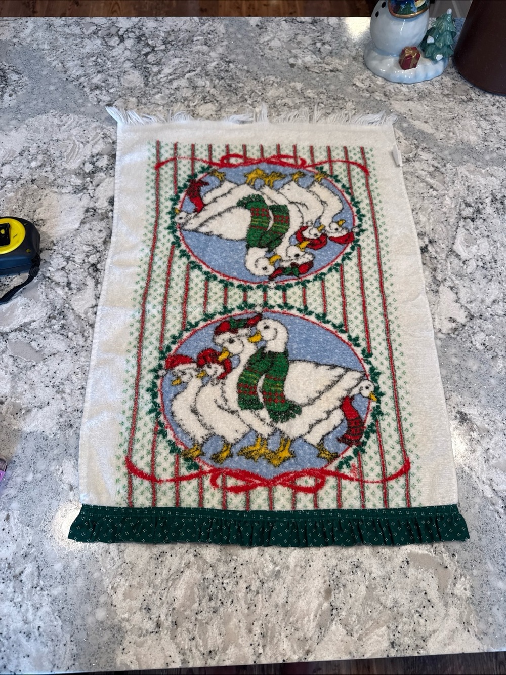 Vintage Christmas Kitchen Dish Hand Towel Duck Goose Wreath
Farmhouse Decor